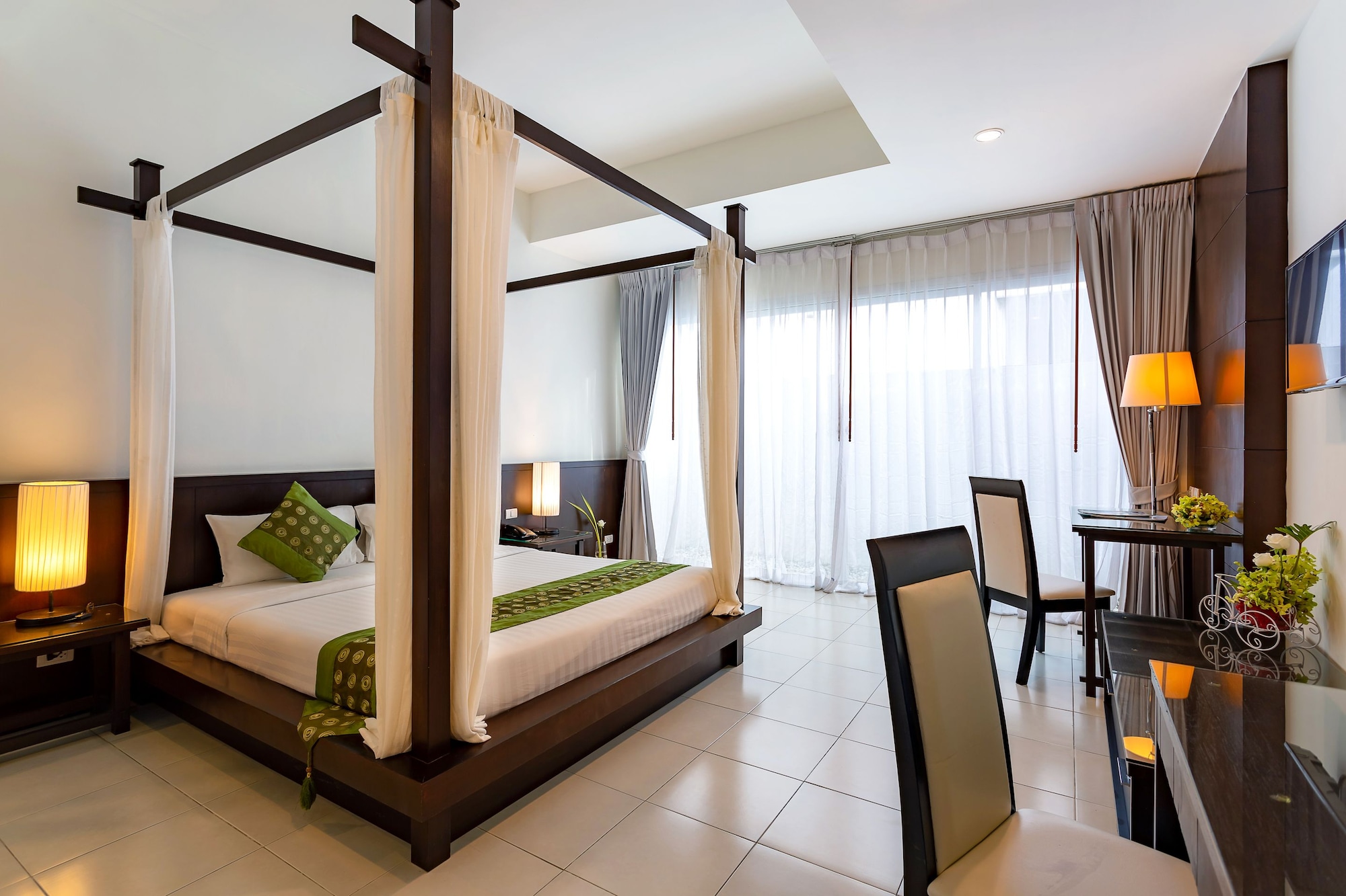 suite, pool access