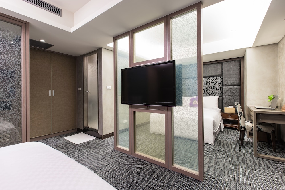 Han She Hotel 40/75