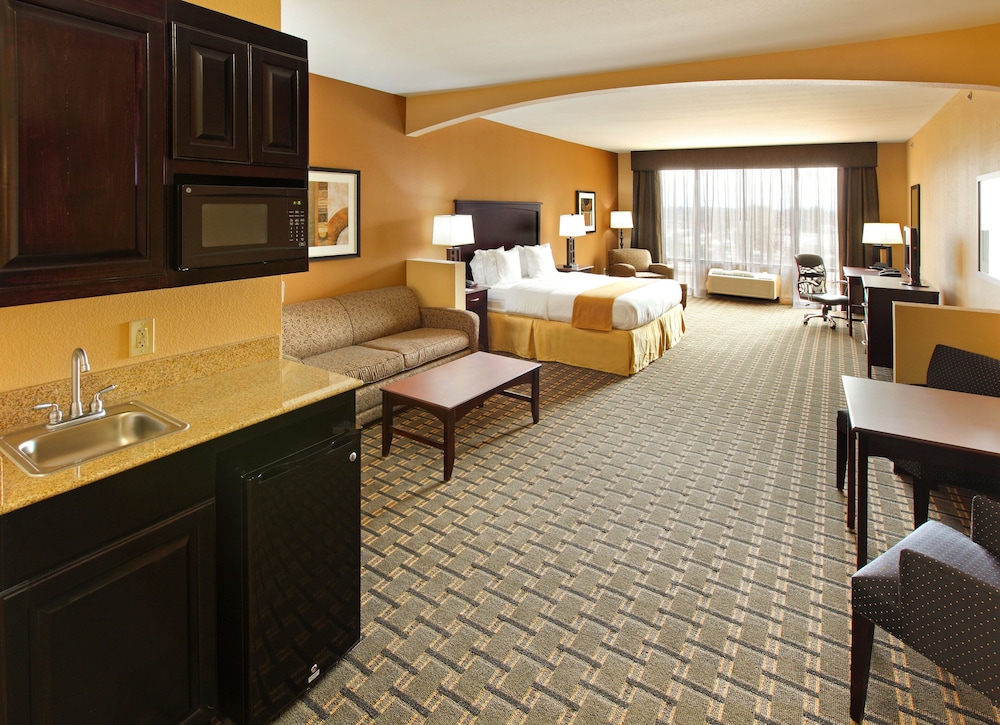 Holiday Inn Express Hotel & Suites Texarkana East 42/54