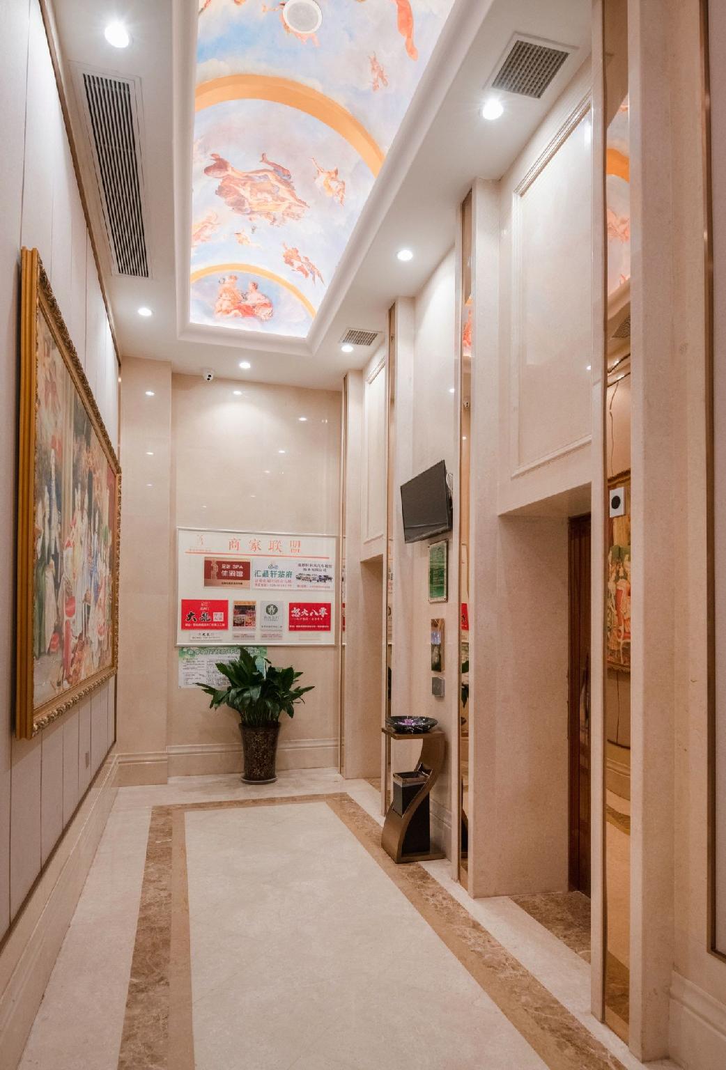 Vienna International Hotel (Chengdu Exhibition Center Zhonghe Metro Station) 5/37