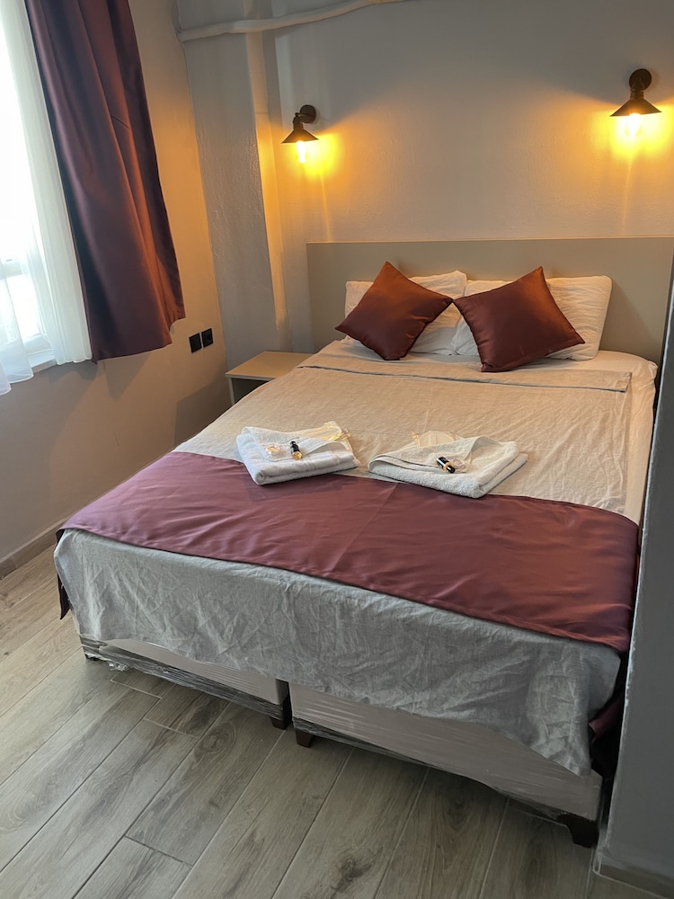 CLASSIC, DOUBLE OR TWIN BED, PRIVATE BATHROOM