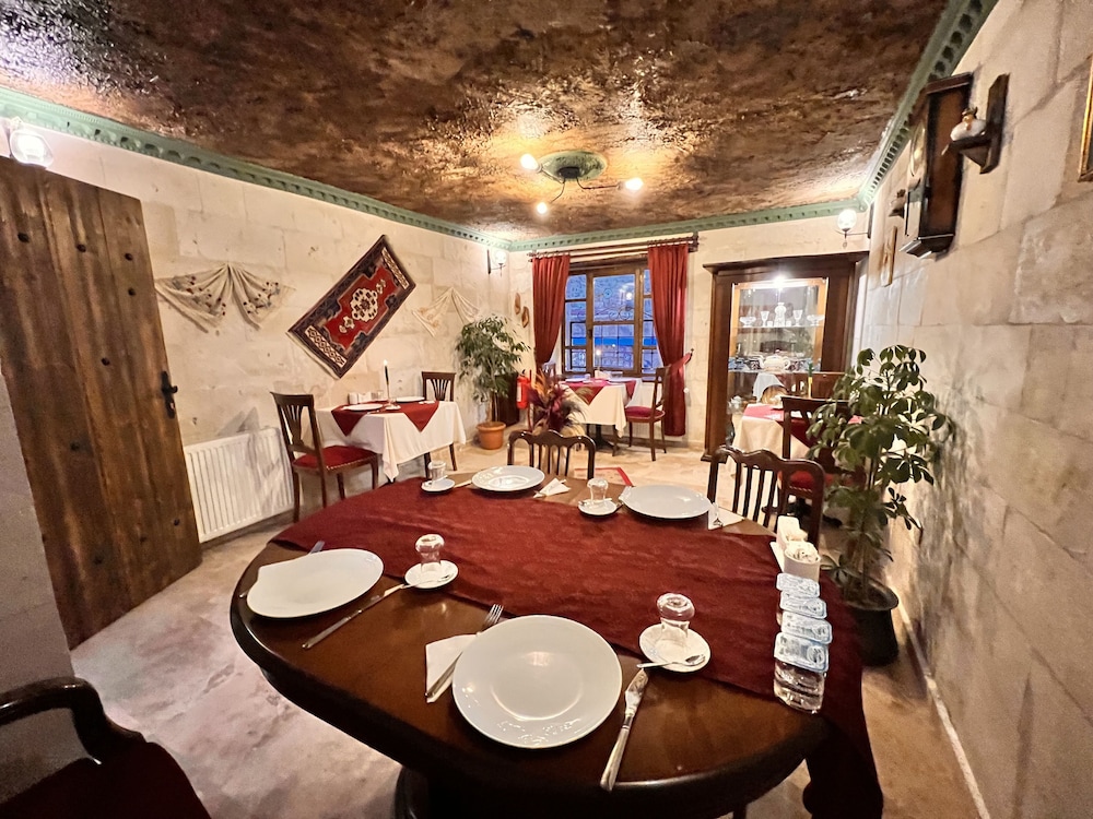 Shadow Cave House 33/49