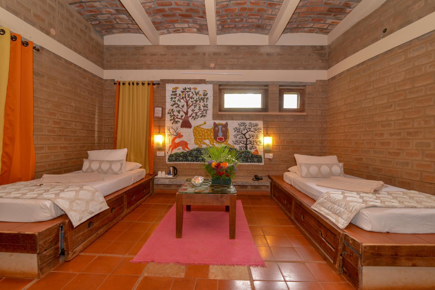 DELUXE, TWIN BEDS