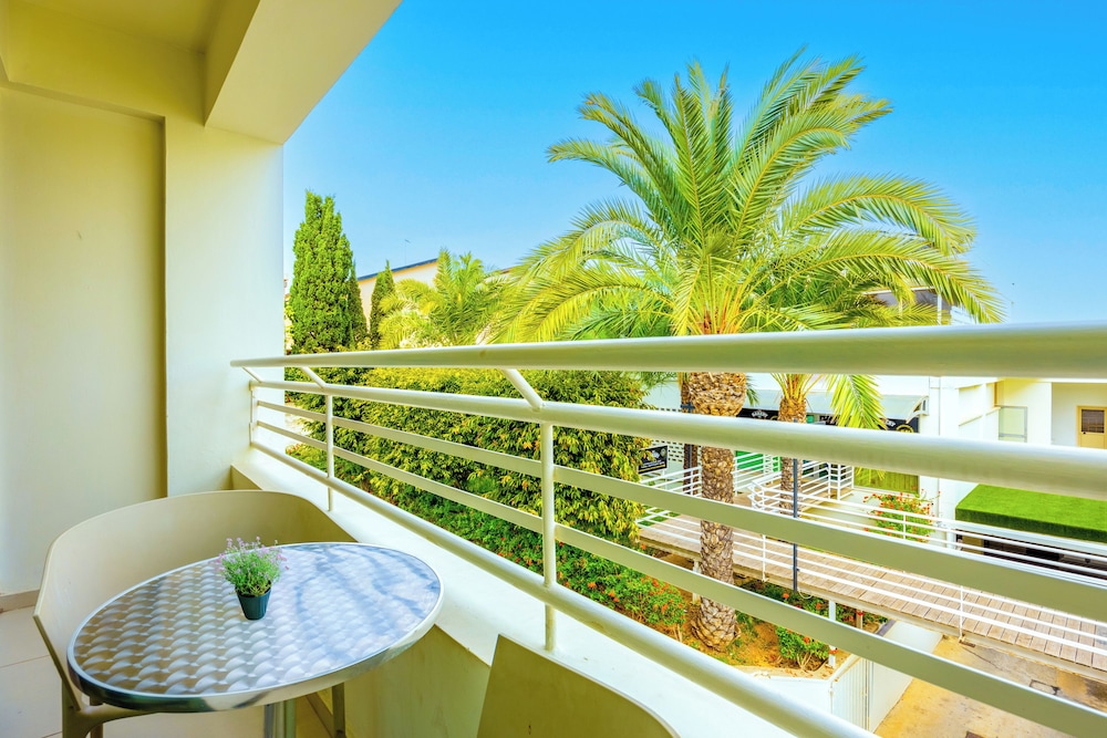 Melpo Antia Hotel & Suites 8/69