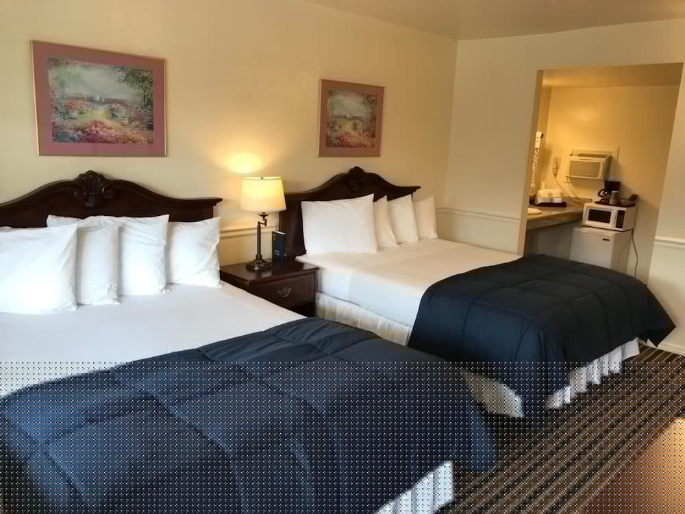 Monterey Pines Inn 23/42