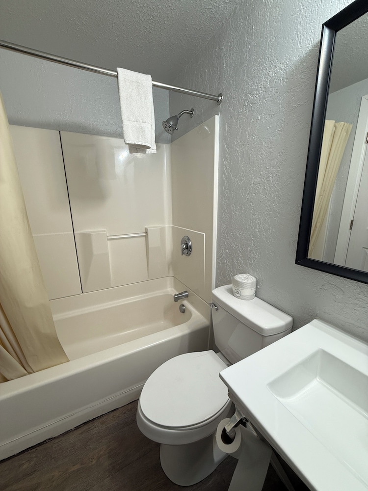 Budget Inn Bend by OYO 39/44