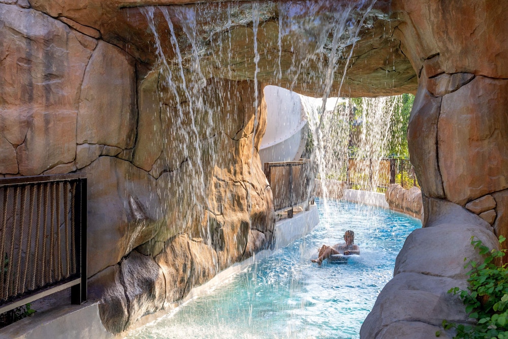 swimming pool spa