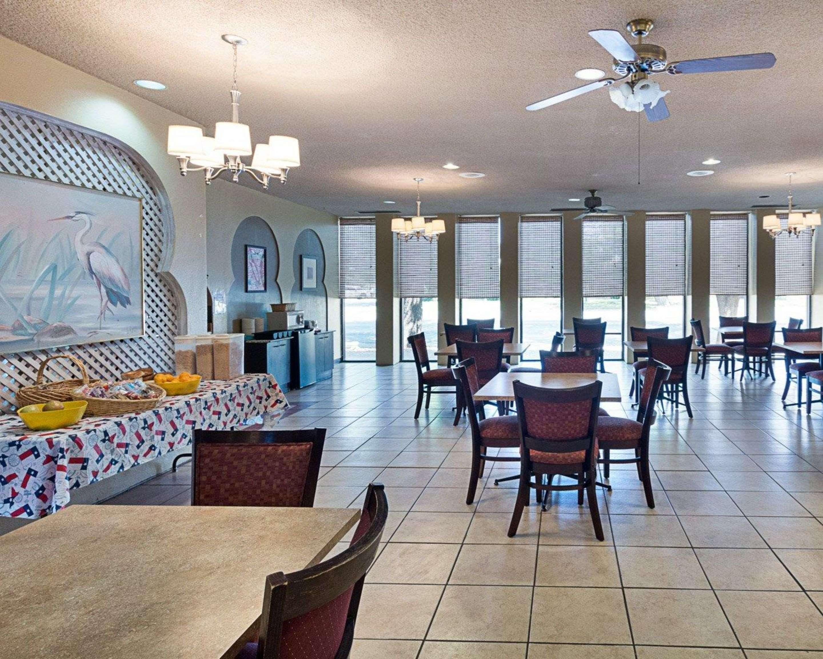 Econo Lodge San Angelo 17/19