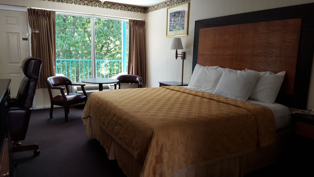 Ozarka Lodge Eureka Springs 17/28