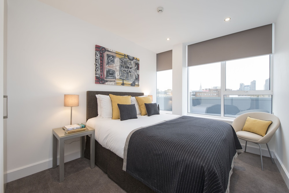 2 BEDROOMS, SUITE