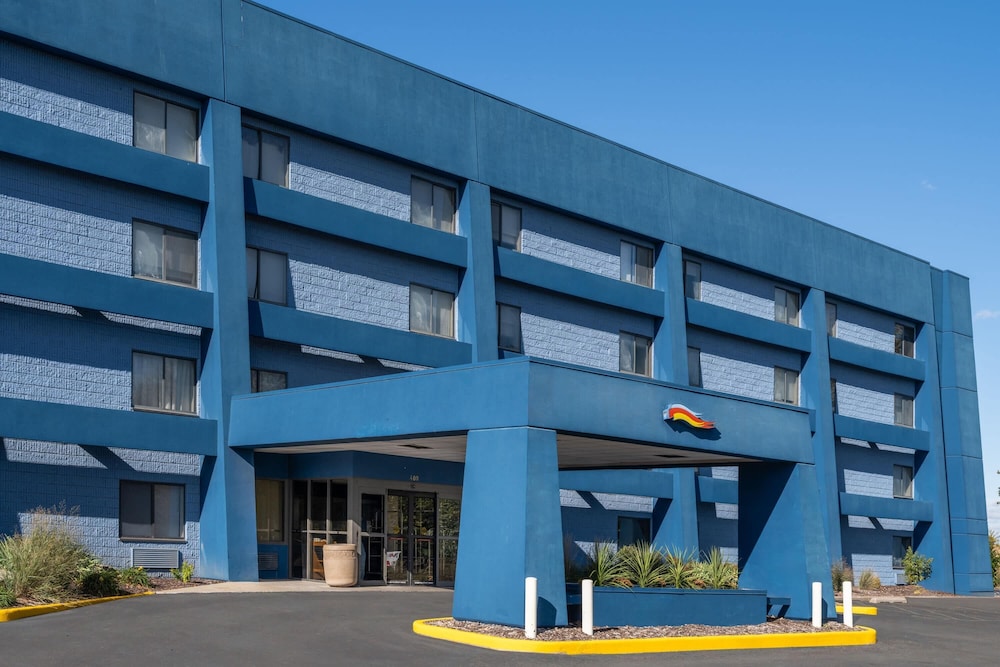 Days Inn by Wyndham Davenport 1/50