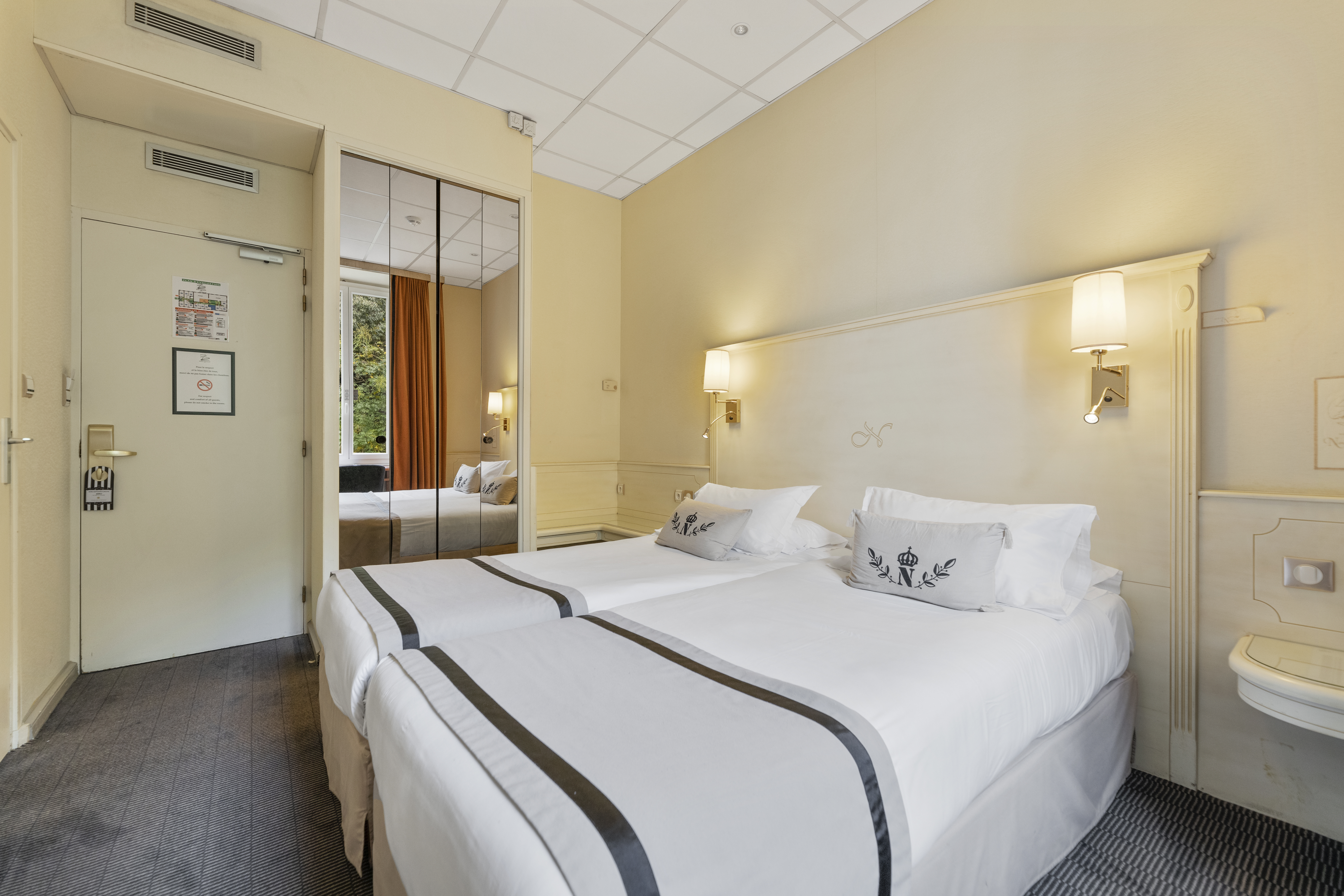 غرفة قياسية بسريرين منفصلين، Hotel Napoleon Ajaccio 10/10