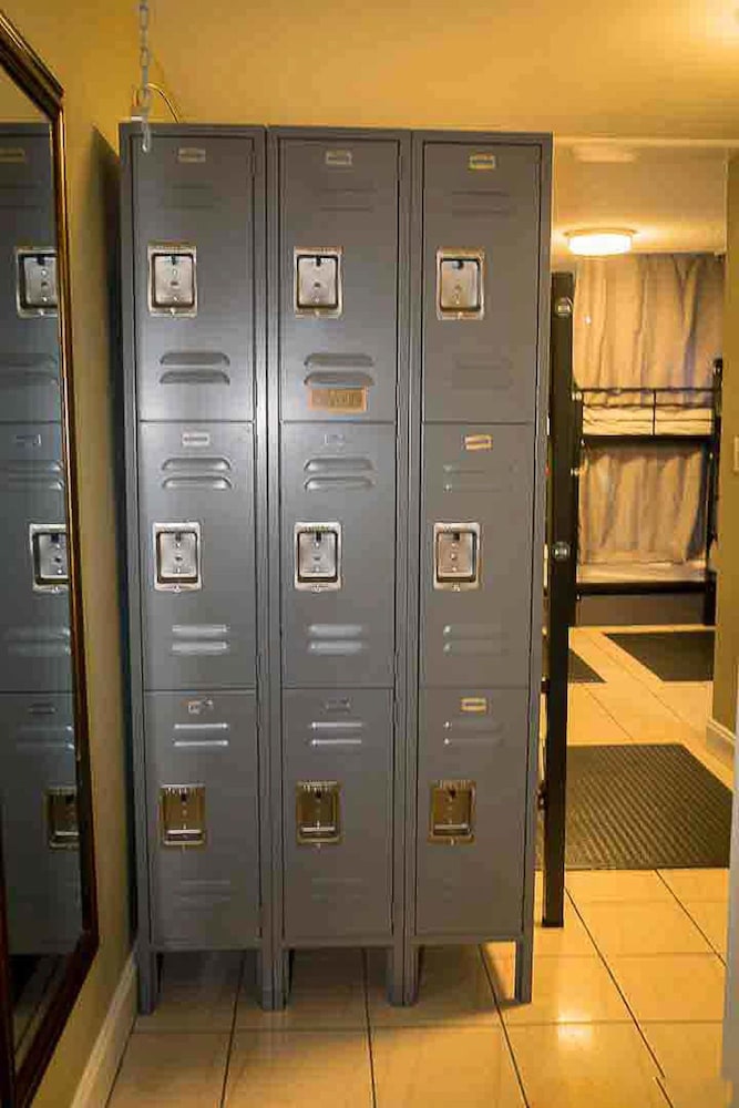 Sheridan Hostel 1/50