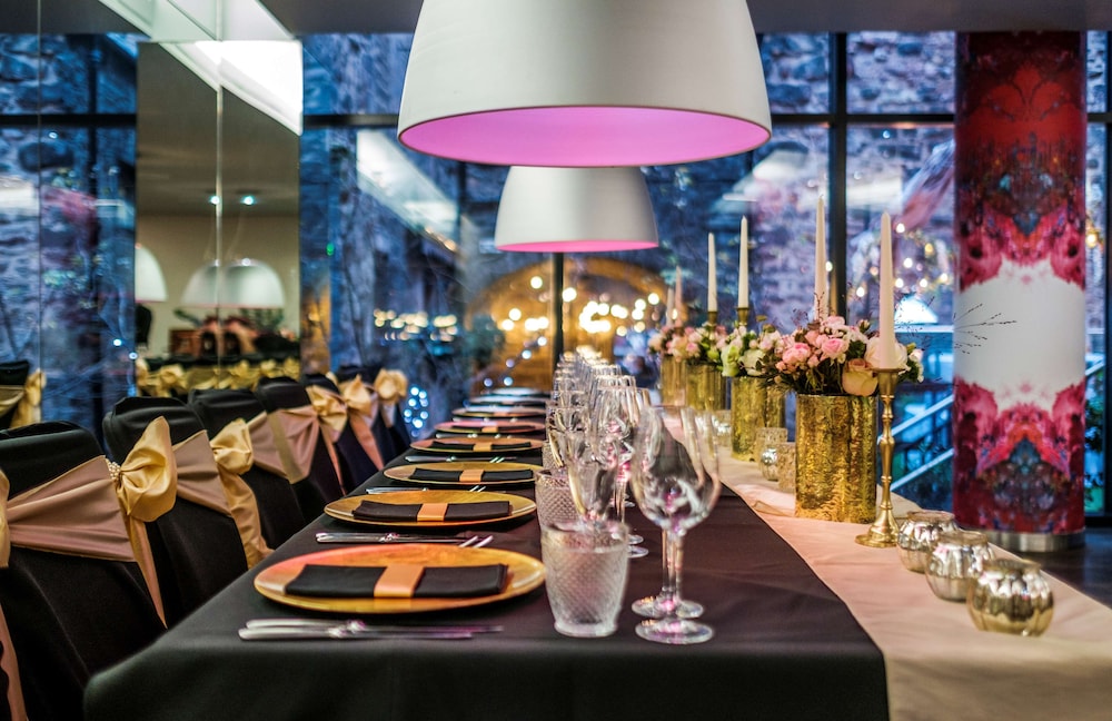 RADISSON COLLECTION HOTEL, ROYAL MILE EDINBURGH 20/50