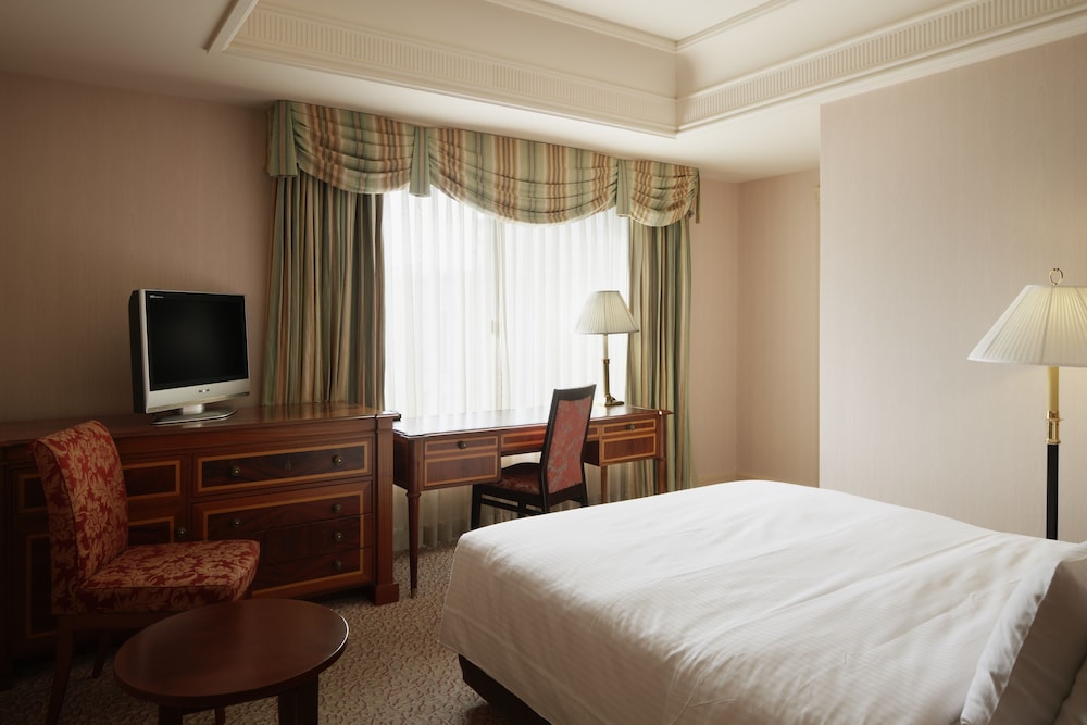 Standard, Double Bed, Executive Level, Pool Access
