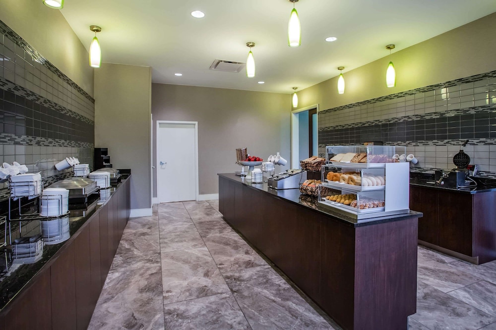 La Quinta Inn & Suites by Wyndham Virginia Beach 38/46