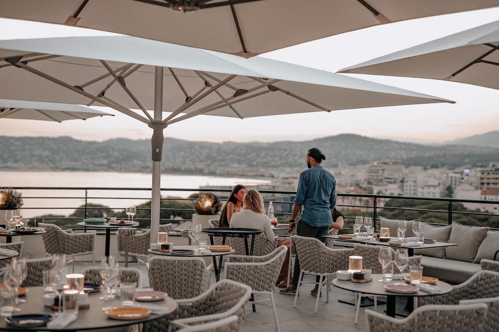 restaurant-cafeteria