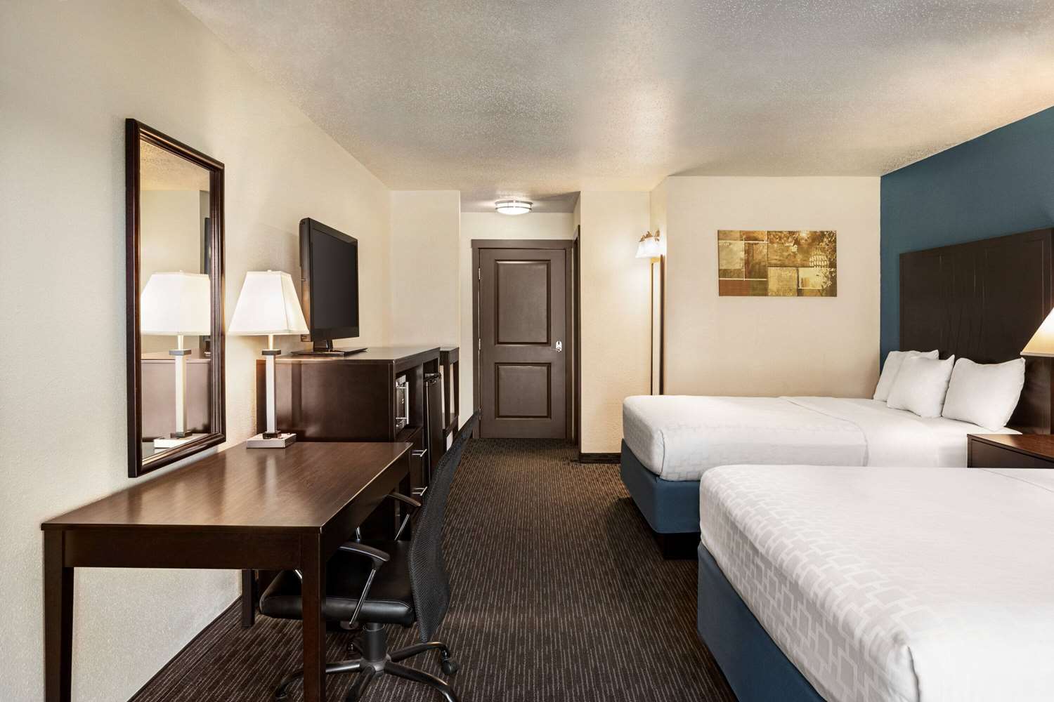 AmericInn by Wyndham La Crosse Riverfront Conference Center 17/45