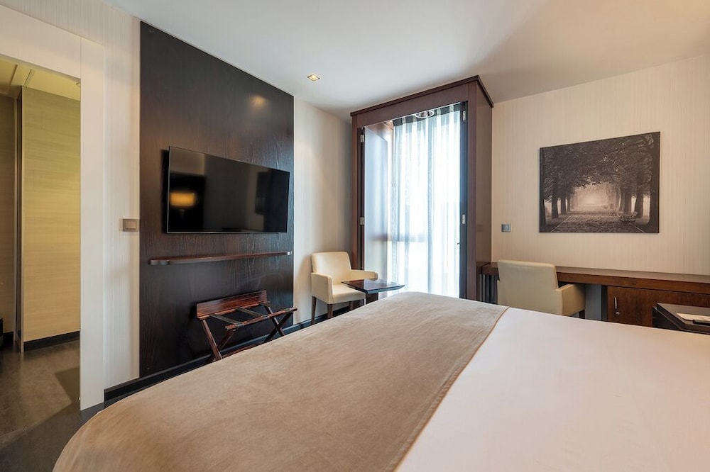 SUPERIOR, DOUBLE BED