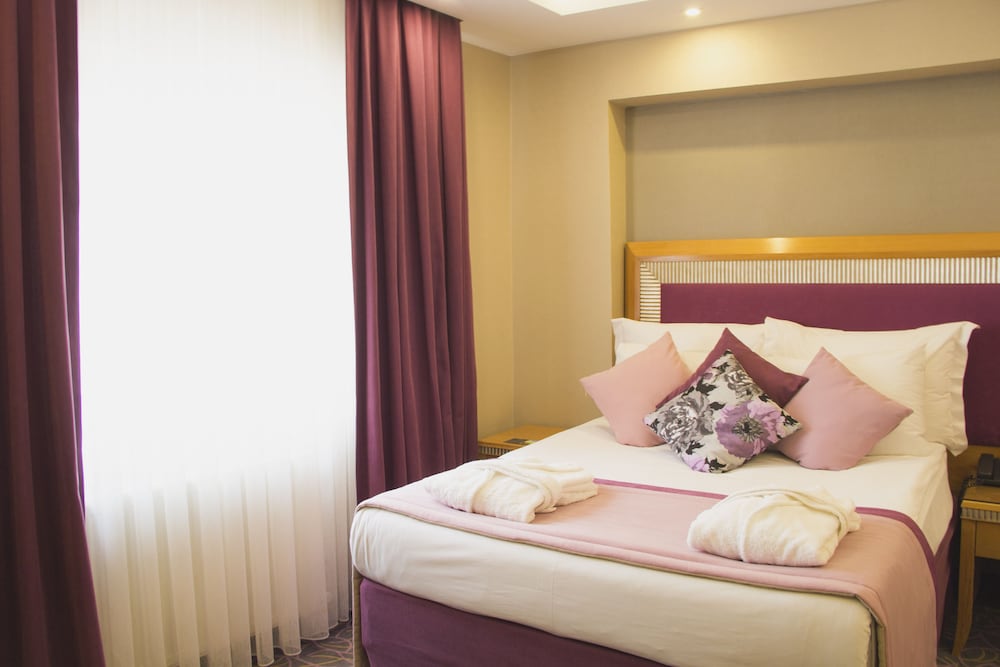 STANDARD, DOUBLE OR TWIN BED