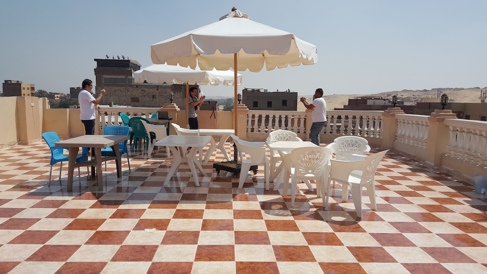 Royal Pyramids Inn 38/50
