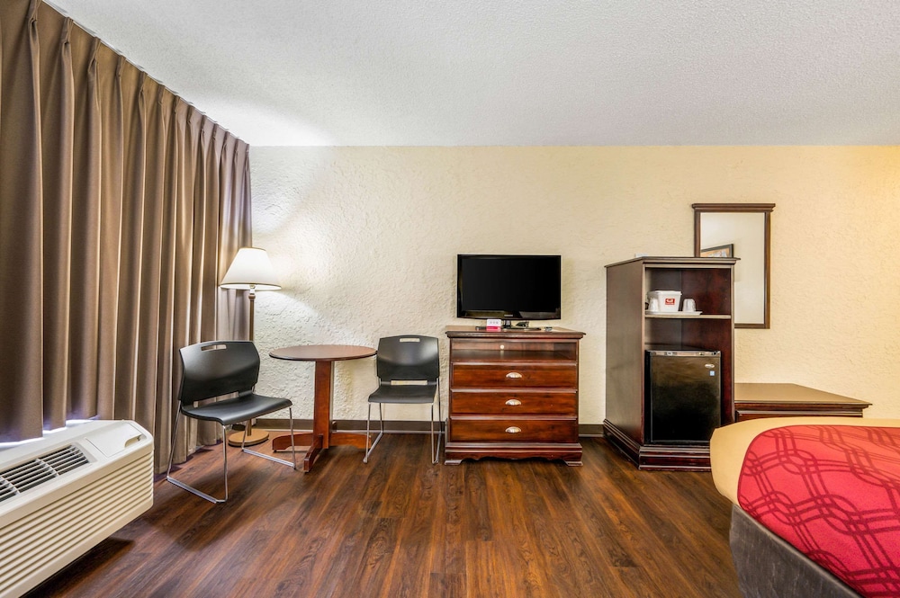 Econo Lodge Corinth 17/22