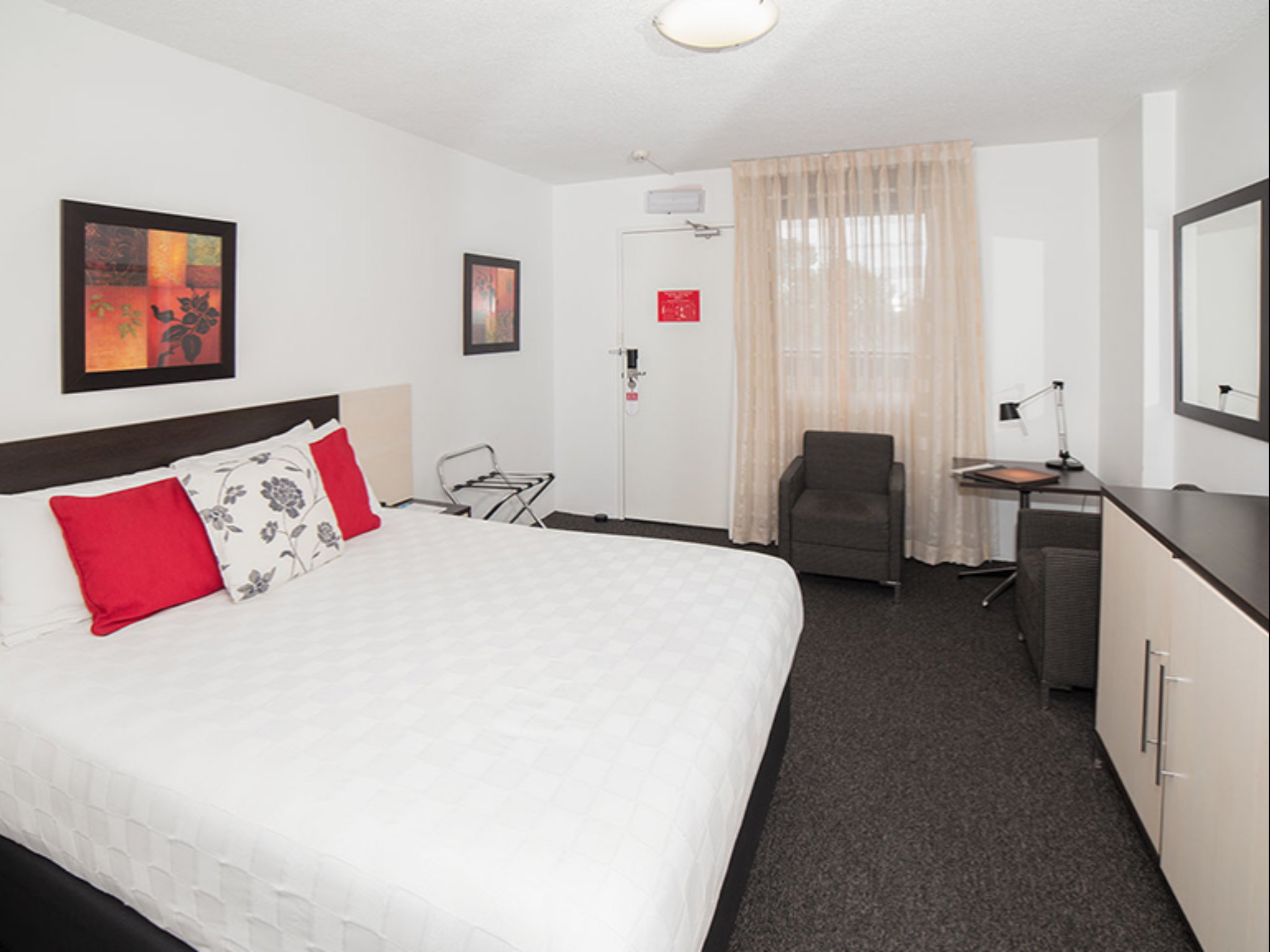 Townhouse Hotel 13/38