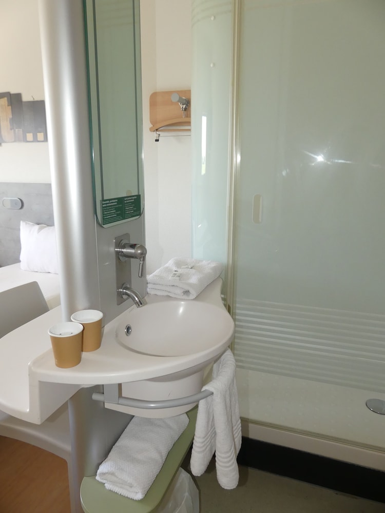 Ibis Budget Istres Trigance 6/28