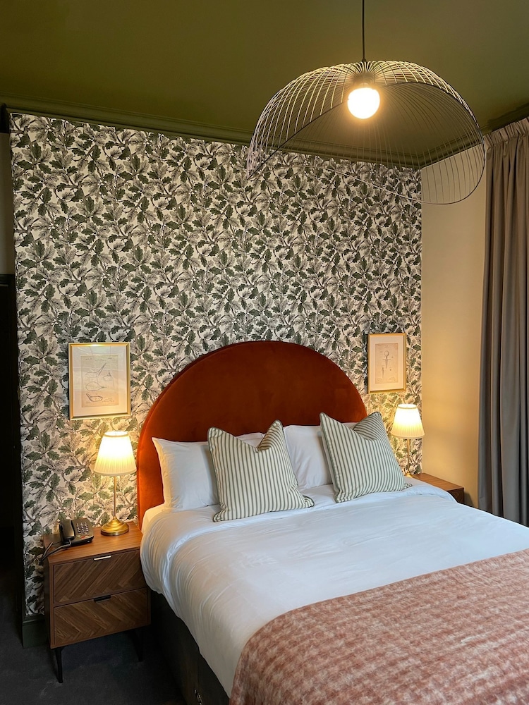 Pilgrim Hotel 10/50