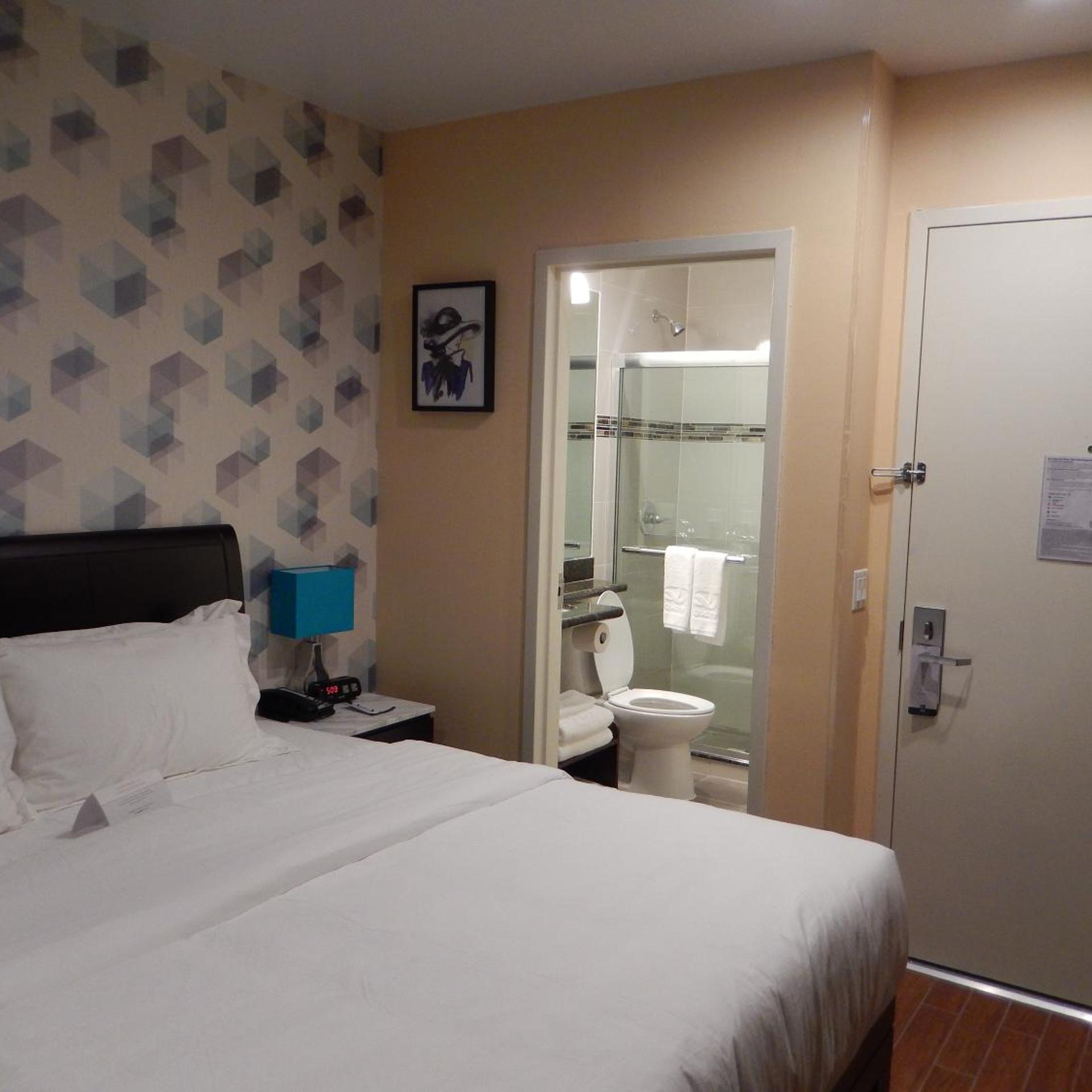 ROOM, KING BED
