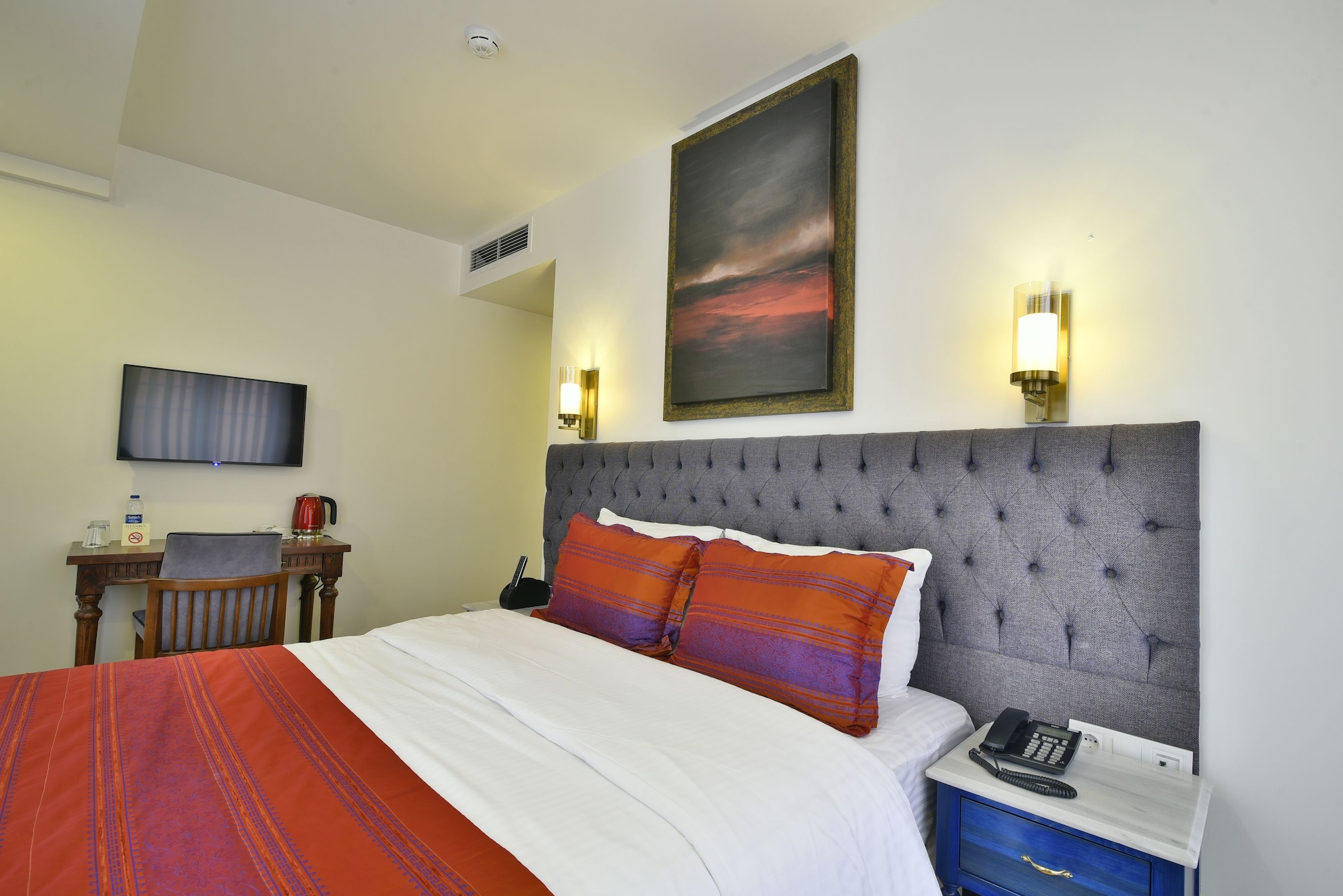 ROOM, SINGLE