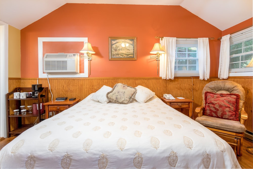 Highland Lake Inn & Resort 16/77
