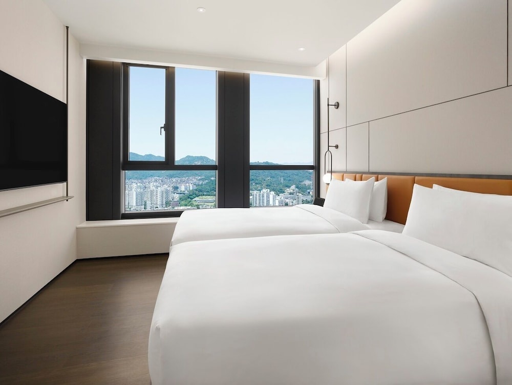 1 BEDROOM, FAMILY SUITE, PREMIER, 1 DOUBLE AND 1 SINGLE BED