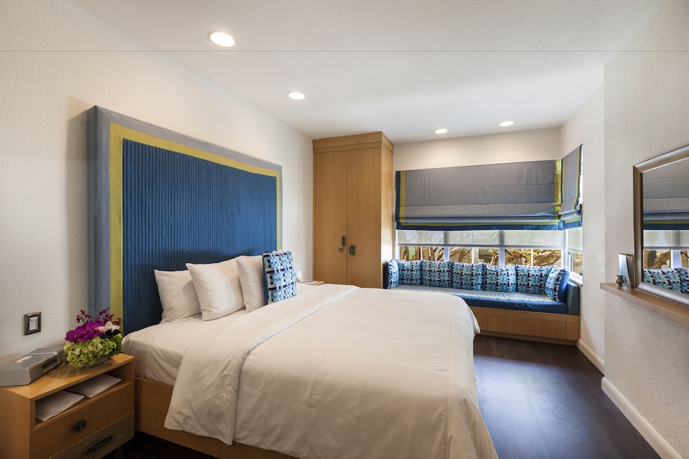 The Tony Hotel South Beach 12/80