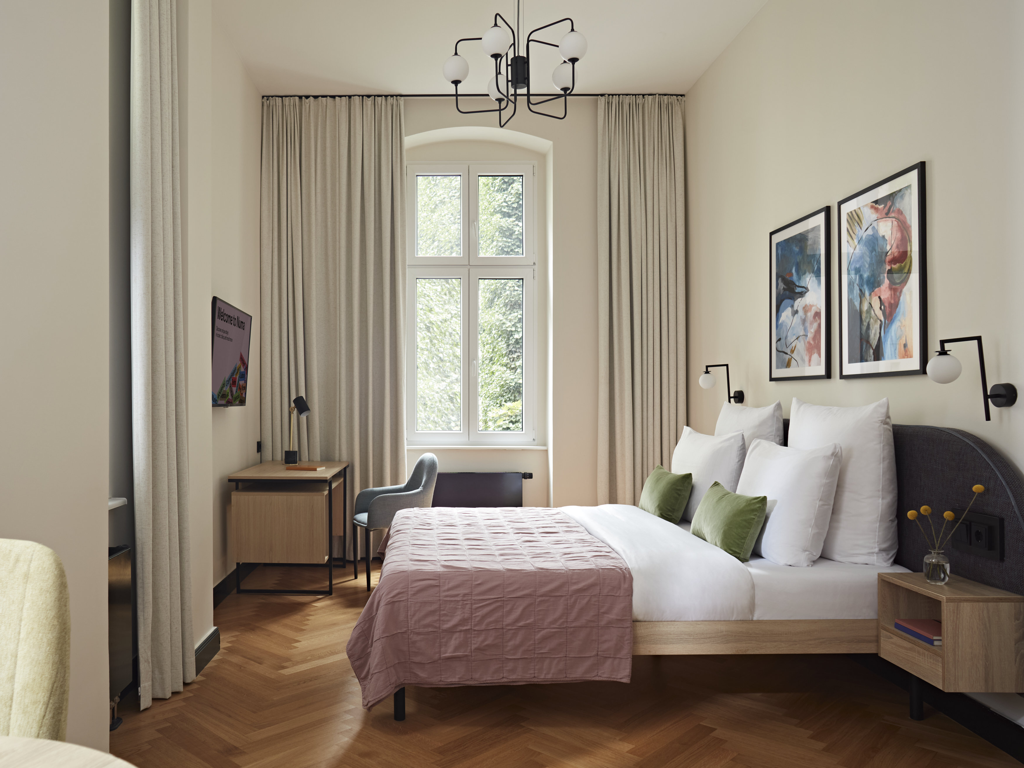 Medium, Studio, Kitchenette