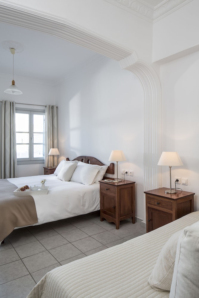 Acteon Hotel 10/52