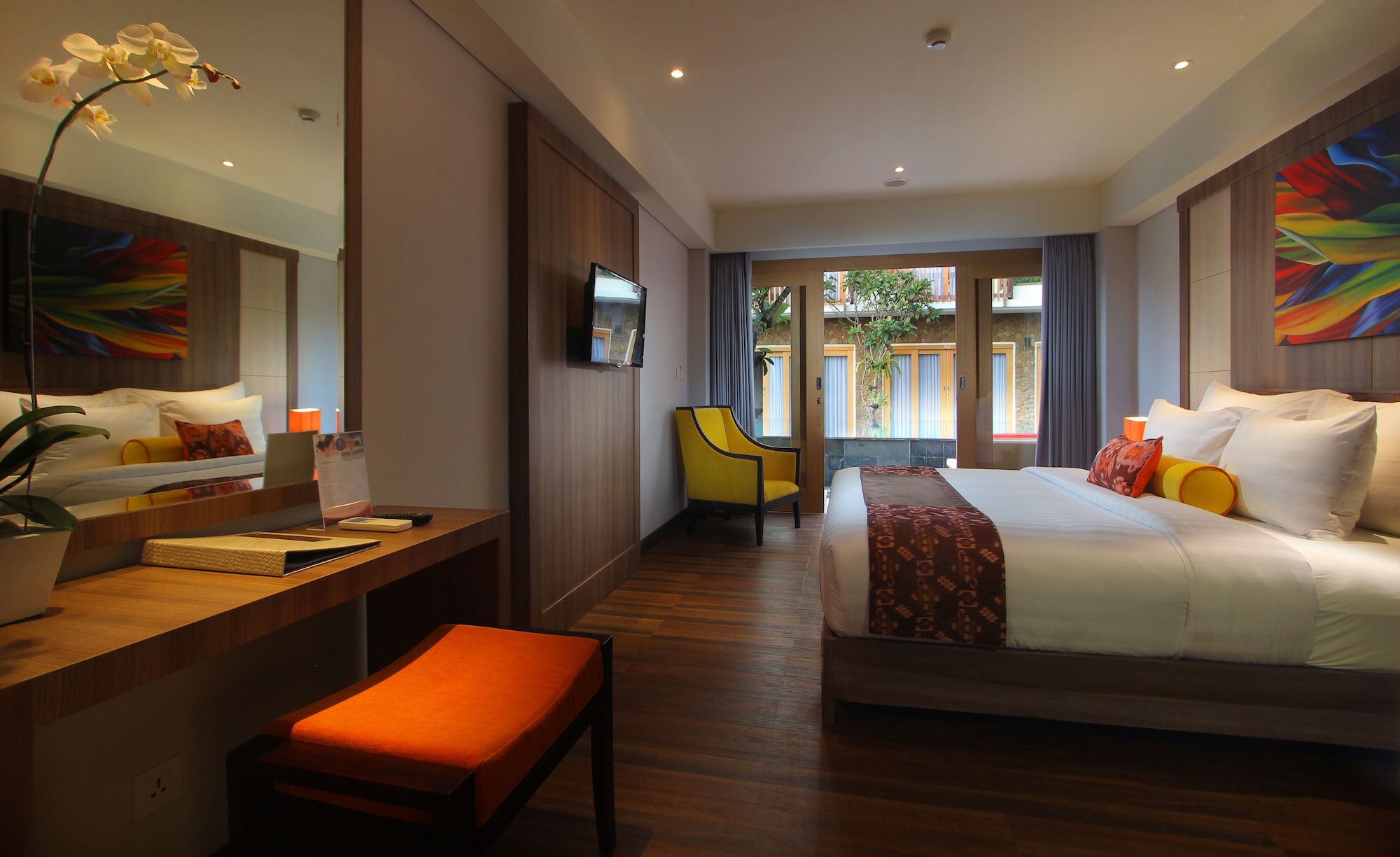 Double Bed, Bathtub, Pool Access
