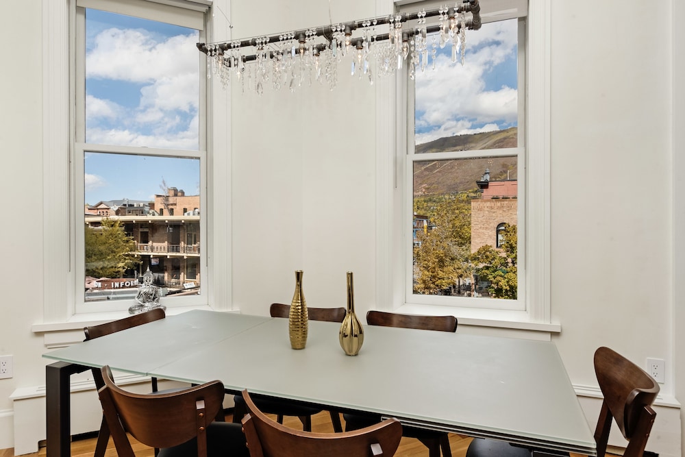 Independence Square Lodge By Frias 58/78