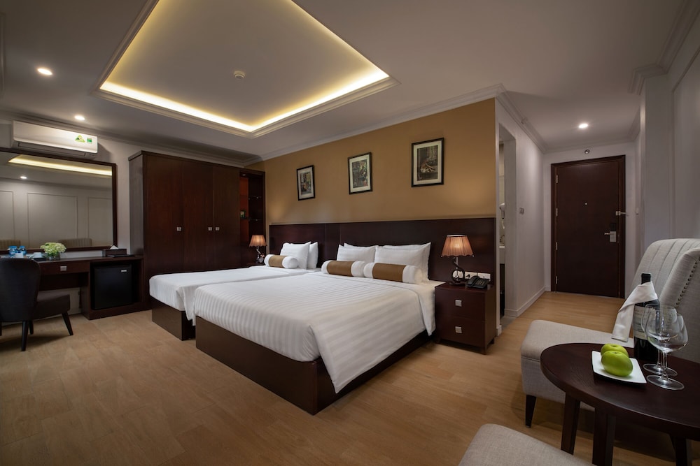 SIGNATURE, TRIPLE, BALCONY