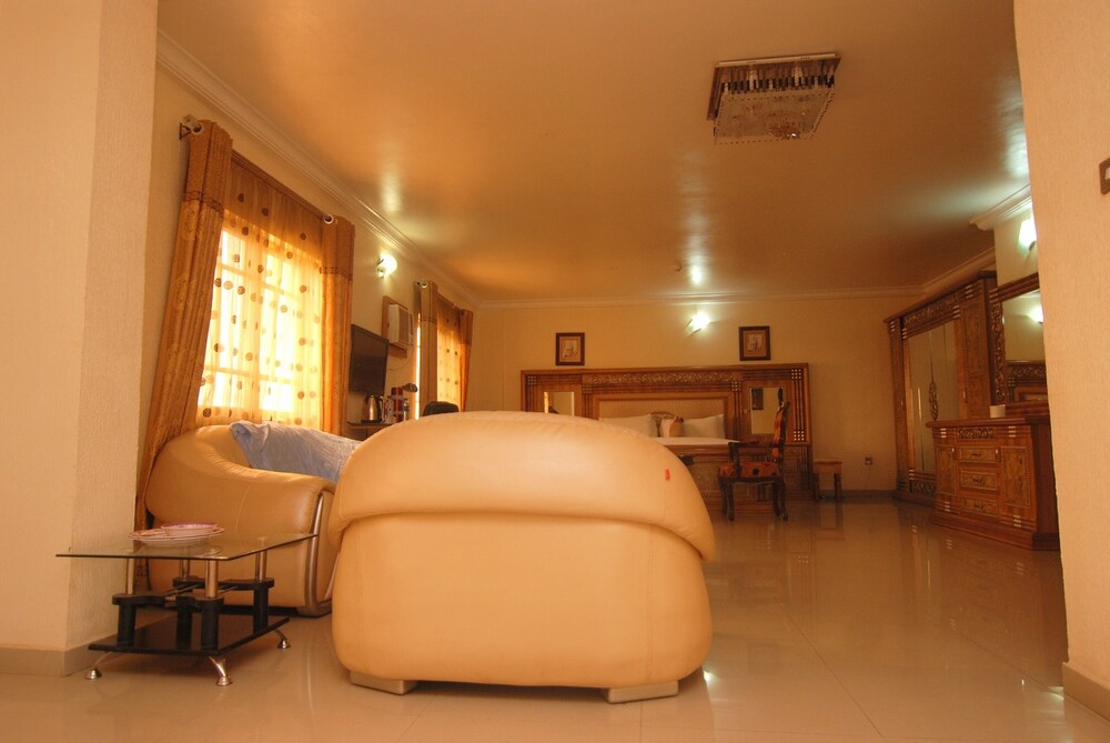 Ayalla Hotels Ltd 11/50