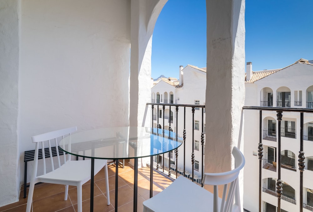 Occidental Puerto Banus 37/75