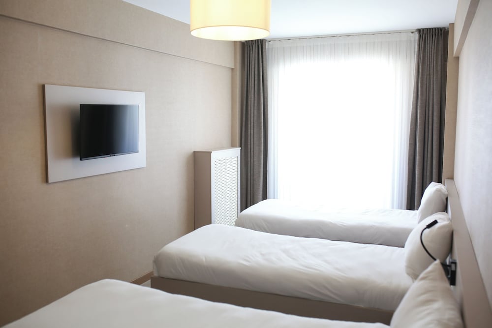 Otel Cinas 10/36