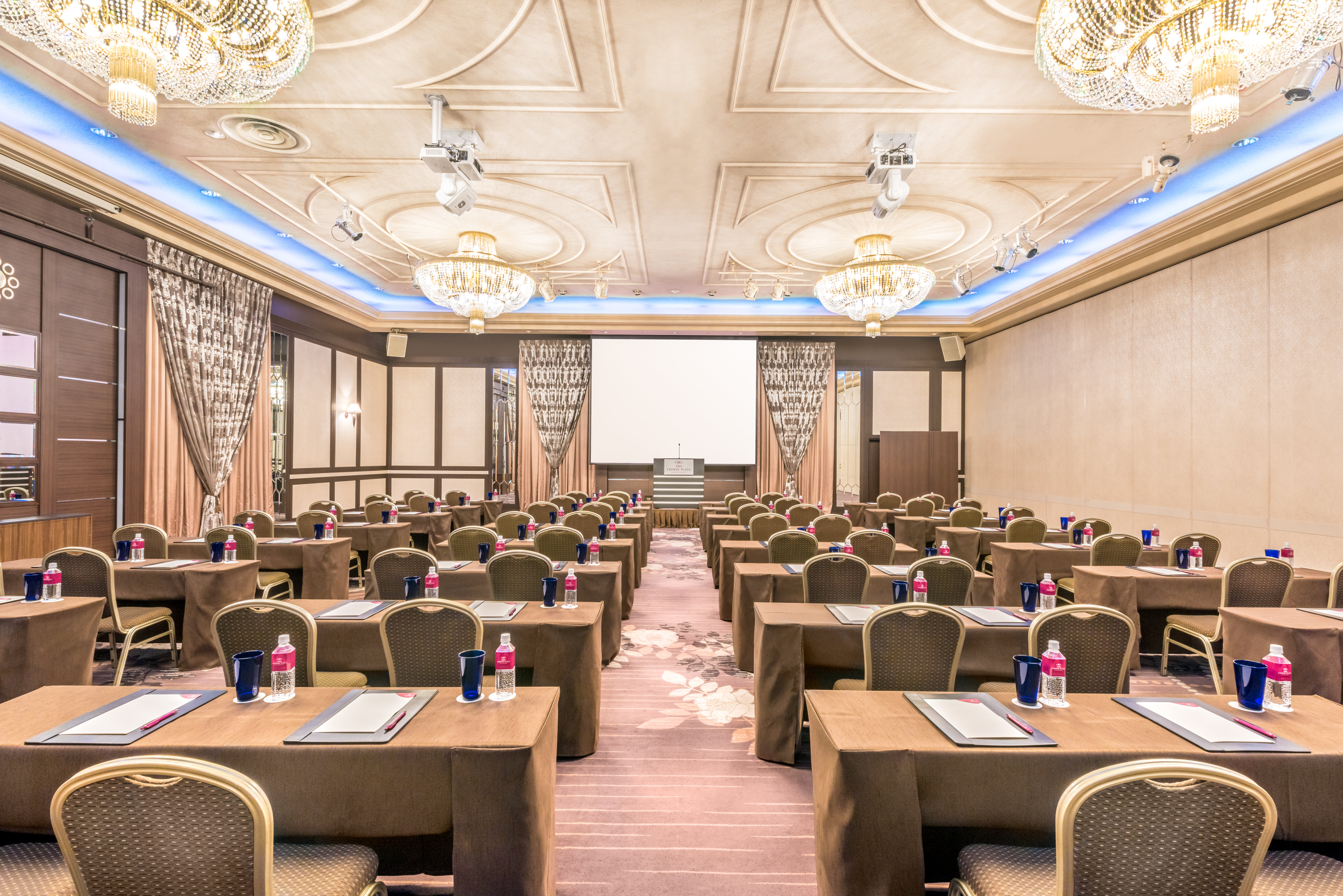 Crowne Plaza Ana Kumamoto New Sky 68/80