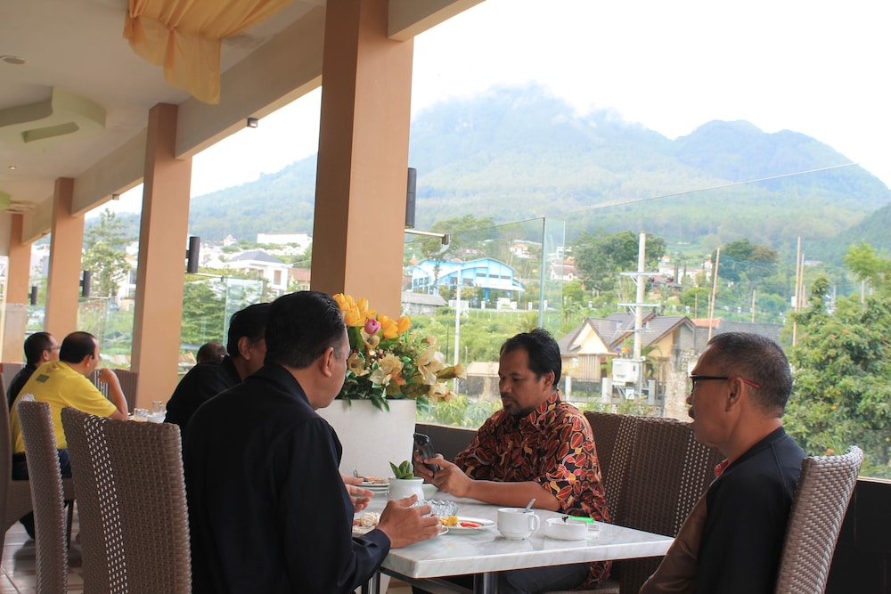 Zamzam Hotel and Convention Batu Powered By Archipelago 10/60