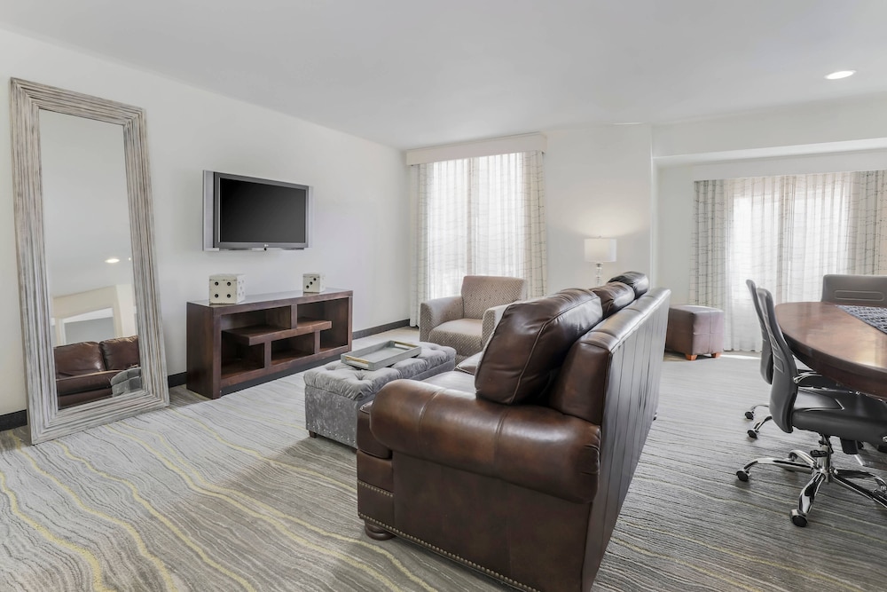 Residence Inn Phoenix Glendale Sports & Entertainment District 46/54