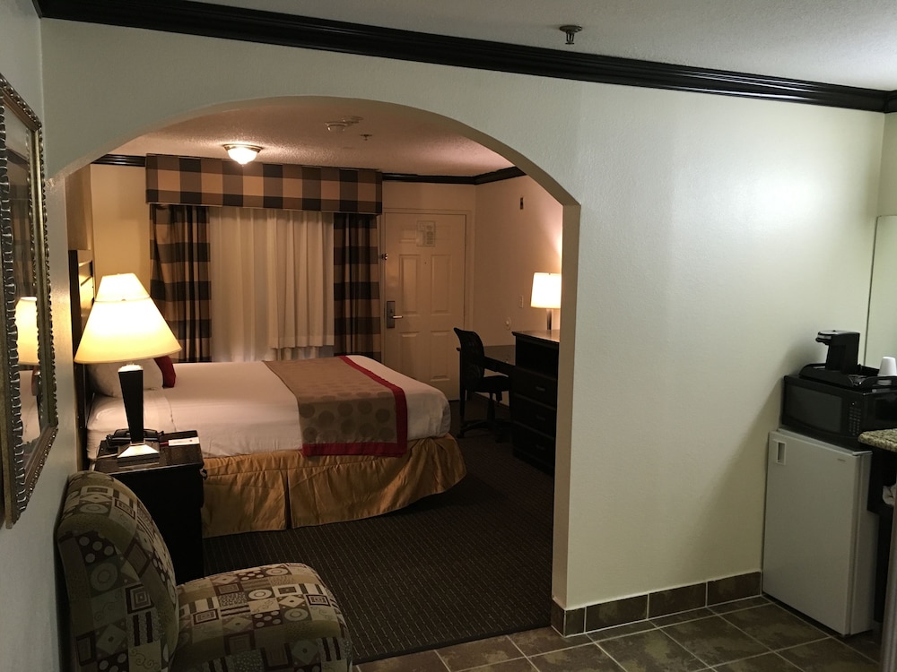 Ramada By Wyndham Ontario 20/31