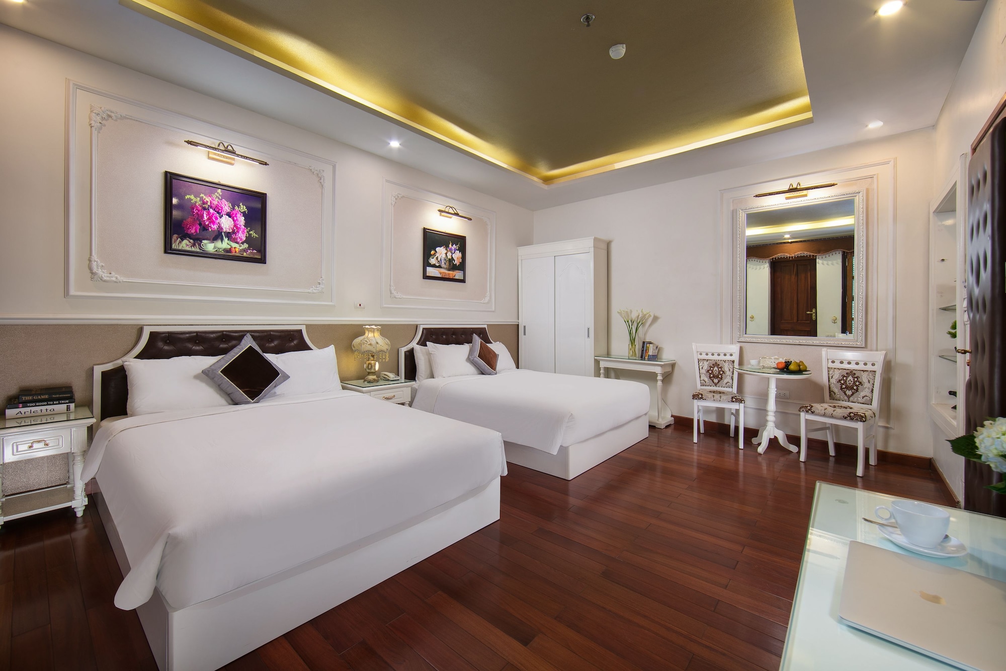 FAMILY SUITE, 2 QUEEN BEDS, CITY VIEW, BALCONY