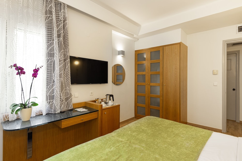 City Hotel 6/43