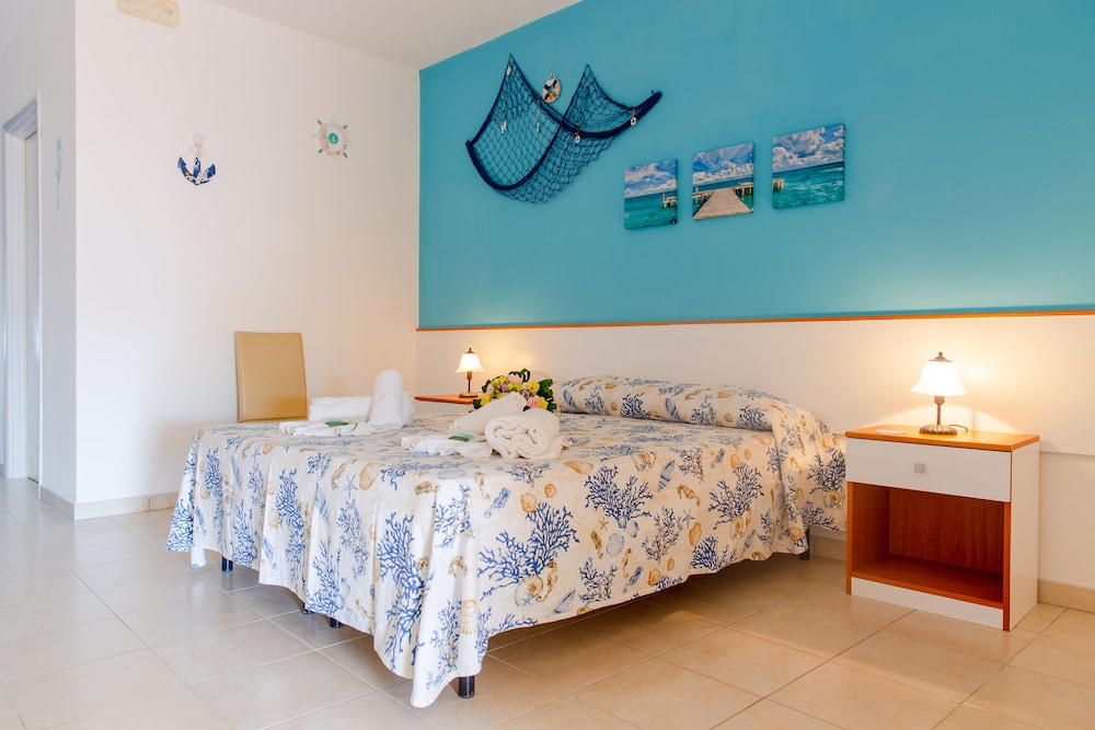 1 Bedroom, Panoramic, Apartment, Queen and Twin Beds, Ocean Front, Kitchen