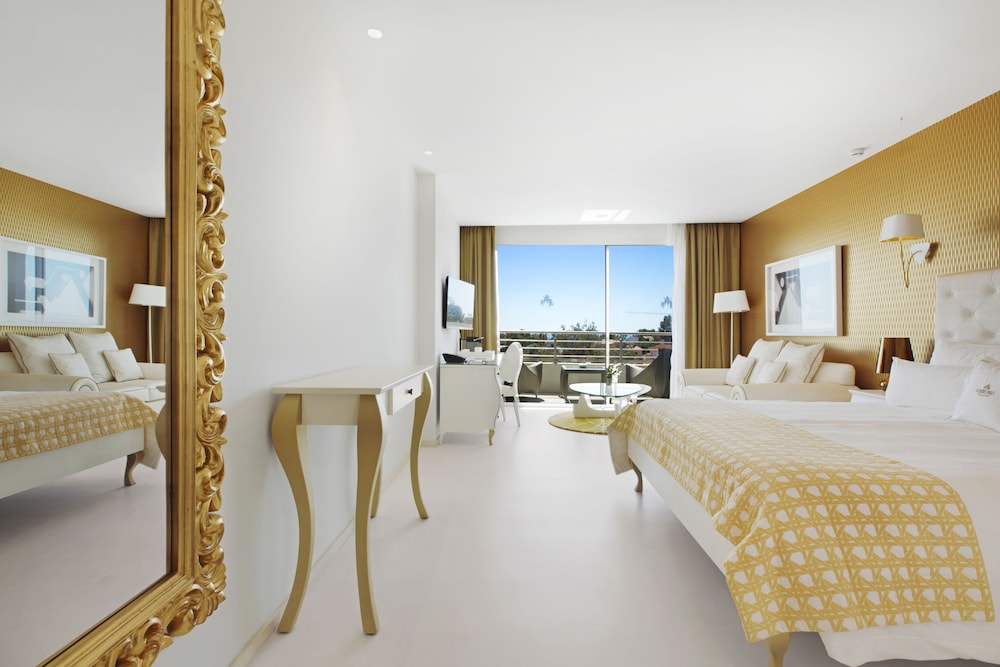 GRAND, SUITE, SEA VIEW, BALCONY